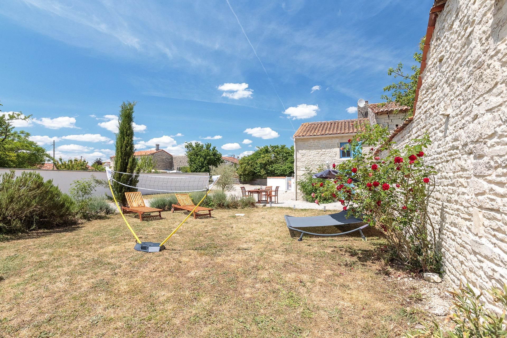 Grand espace vert et jardin